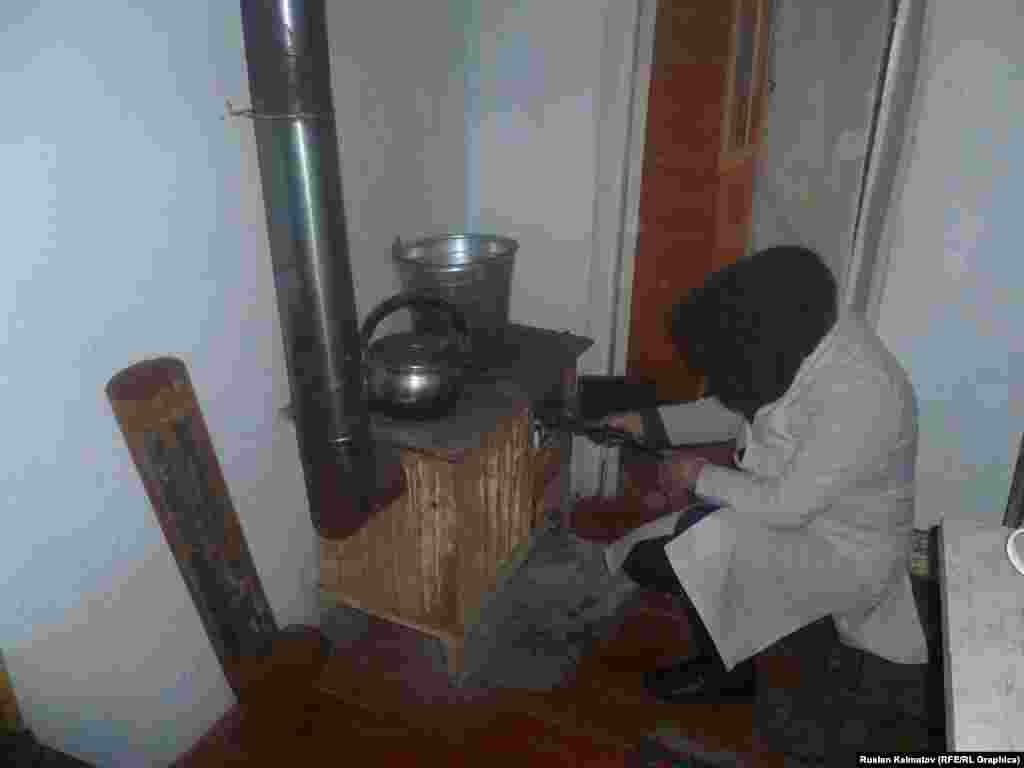 Тез жардам бекети эски санитардык гаражда орун алгандыктан электр жарыгы калктуу конуштар сыяктуу байма-бай өчүрүлүп турат.