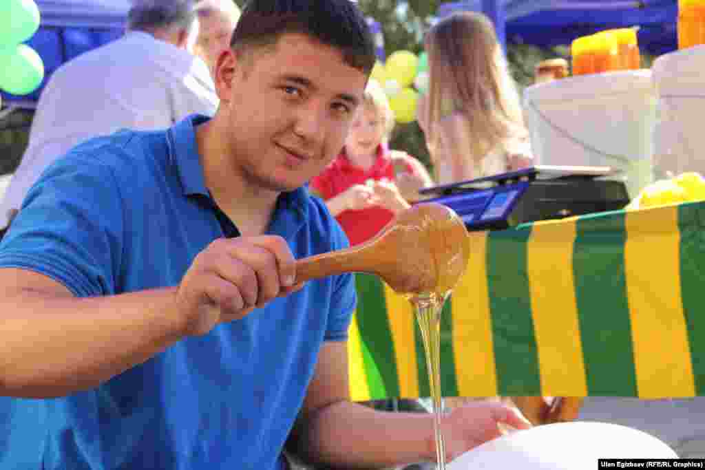 Бул Каркыранын балы. Ар бир бал түрүнүн жасалган жерине жараша өзгөчөлүктөрү бар. Маселен, Суусамыр менен Ат-Башынын балы өңү жагынан да, даамынан да айырмаланып турат. 