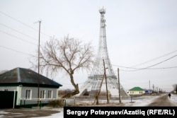 Париж авылында Эйфель манарасы