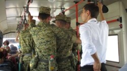 Diňle: Raýatlary harby gulluga çagyryş düzgünleri berkleşýär, ýaramsyzlyk kepilnamalary 'ünsden düşürilýär'
