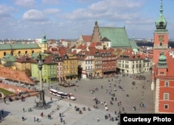 Varşavanın qədim hissəsi bərpa edildikdən sonra