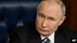 В ISW зазначили, що представники Кремля використовують грубе спотворення Конституції і законодавства України для просування своїх заяв, що узгоджується «з десятилітніми зусиллями Росії делегітимізувати уряд і суверенітет України»