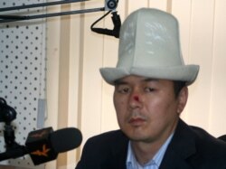 Ыңкылаптын каармандарынын бири Алиясбек Алымкулов "Азаттыкта" маек маалында. 21.5.2010.