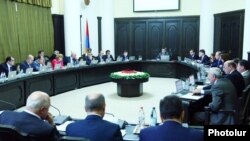 Armenia - Prime Minister Tigran Sarkisian chairs a cabinet meeting in Yerevan, 20Sep2012.