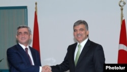Президент Армении Серж Саргсян (слева) и президент Турции Абдулла Гюль во время встречи в Бурсе, Турция, 14 октября 2009 г.