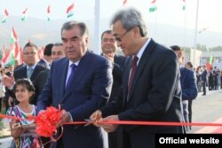 Раиси ҷумҳури Тоҷикистон дар маросиси ифтитоҳи шоҳроҳи Душанбе-Турсунзода ширкат кард.