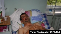 Рустам Тейфуровдун жети кабыргасы сынып, башынан жаракат алып, бети жана денеси соккудан шишип кетти.