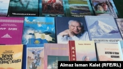 Соңку учурда акын-жазуучулар автордук укук маселесине көңүл бурулбай жатканын айтып келишет.