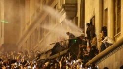 Վրաստանում շարունակում են բողոքել վիճահարույց օրենքի ընդունման դեմ