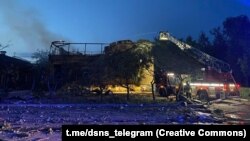 Уночі 6 червня Росія атакувала Україну ударними дронами та ракетами різних типів. На фото ДСНС: наслідки удару в Кременчуку