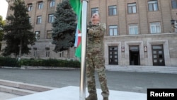 Ալիևը Ստեփանակերտում բարձրացնում է Ադրբեջանի դրոշը, 13-ը հոկտեմբերի, 2025թ․