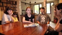 «Ասել է՝ եթե չտանեք, ուրեմն կամավոր գրեք», - պատմում է 44-օրյա պատերազմում զոհված Վրույրի կինը