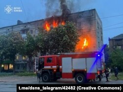 Пожар в результате российской атаки на Киев, 7 мая 2025 года