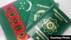 Türkmenistan öz raýatlaryna pasporty diňe ýurt içinde berýär. Migrasiýa gulluklarynda biometriki pasporty almak isleýänleriň nobatlary iki ýyla uzady. 