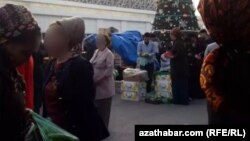 Продажа бананов на ашхабадском рынке 