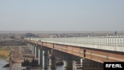 Аз оғози сол тавассути пули нав дар рӯи дарёи Панҷ 10 ҳазор мошини борбар убур кардааст 