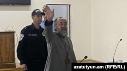 Միքայել արքեպիսկոպոս Աջապահյանը դատարանում, Եչևան, սեպտեմբեր, 2025թ.
