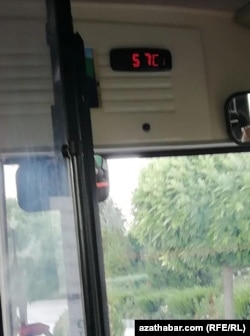 Термометр в автобусе показывает температуру воздуха + 57 С, Ашхабад, 12 июля, 2019