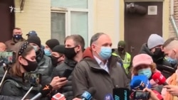 Прокуратура відкликала клопотання про запобіжний захід Татарову. Під судом запалили фальшфаєри (відео)