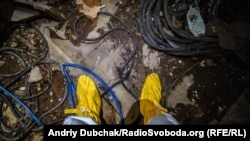 Уламки від аварії впереміш зі сміттям від будівництва старого «саркофага»