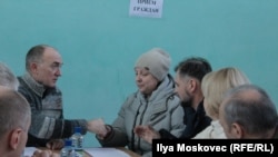 Губернатор Борис Дубровский с пострадавшими