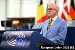 Міхаель Ґалер, німецький євродепутат, доповідач щодо України, виступає на дебатах у Європарламенті під час обговорення гарантій безпеки для України, Страсбург, Франція, 9 вересня 2025 року