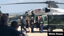 Президент США Дональд Трамп прибывает на базу США Сигонелла на Сицилии на вертолете, откуда отбудет в Вашингтон
