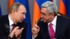 Armenia - President Serzh Sarkisian and his Russian counterpart Vladimir Putin at a news conference in Yerevan, 2Dec2013.