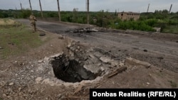 Пошкоджений авіабомбами міст у Костянтинівці