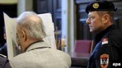 Йозеф Фрицль в течение всего процесса старался не показывать публике свое лицо