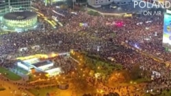 У Варшаві пройшла наймасовіша акція проти заборони абортів (відео)