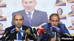 «Ելք» դաշինիքի ղեկավար անդամներ Էդմոն Մարուքյանը և Նիկոլ Փաշինյանը, արխիվ 