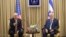 Президент США Дональд Трамп (слева) во время встречи с президентом Израиля Реувеном Ривлином. Иерусалим, 22 мая 2017 года