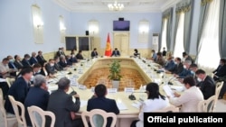 Төрага Улукбек Марипов баштаган министрлер кабинетинин мүчөлөрү. 15-май, 2021-жыл. 