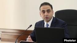 Armenia - Yerevan Mayor Tigran Avinian chairs a session of the city council, January 31, 2025.