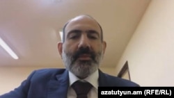 Վարչապետ Նիկոլ Փաշինյանը ֆեյսբուքյան ուղիղ եթերի ժամանակ, Երևան, 10-ը նոյեմբերի, 2020թ.