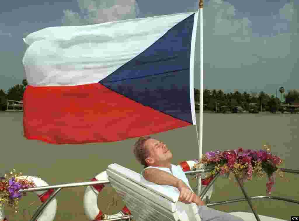 Президент Гавел Бангкок шаарында кайыкта эс алууда, 02.11.1994