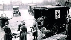 Сент-Луис, штат Миссури. Работа Красного Креста во время эпидемии испанки. Октябрь 1918 года. Фото: US National Archives