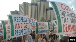 «Чтобы понять, что сейчас происходит на Востоке, мы должны вспомнить то, что происходило на Западе. Скажем — в Византии VIII века, в кровавую эпоху иконоборчества»