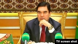 Gurbanguly Berdimuhamedow 19-njy iýulda geçiren hökümet maslahatynda, 2012.