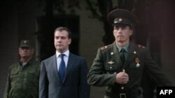 Російські військові готові виконати наказ свого головнокомандувача. Штаб 58-ї армії Росії, Владикавказ. Фото 18 серпня 2008 року, коли російські війська окупували значну частину Грузії