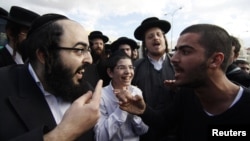 На улицах Бейт-Шемеша кипят нешуточные страсти