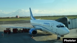 Հայաստան - Օդանավ «Զվարթնոց» օդանավակայանում, արխիվ