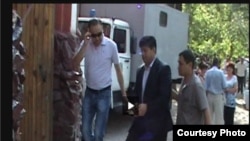 Равшанбек Сабировду сотко алып келишүүдө, 6-июль, 2012.