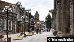 Վերանորոգված և բարեկարգված փողոց Գյումրիի կենտրոնում, օգոստոս, 2019թ․
