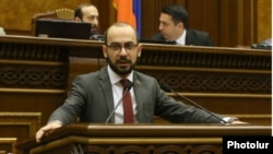 «Քաղաքացիական պայմանագիր» խմբակցության քարտուղար Արթուր Հովհաննիսյան, արխիվ