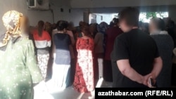 Очередь в продуктовый магазин, Ашхабад, Май, 2020