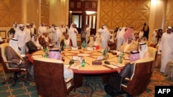 Pars aýlagynyň sünni arap monarhiýalary Tähranyň Riýadyň içerki işlerine gatyşýandygyny aýtdylar. 