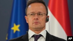 Петер Сійярто висловив сподівання, що Європейська комісія «нарешті використає цей час, щоб виконати обіцянку й виступити проти спроб України заблокувати постачання нафти до Угорщини»