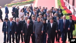 Бээжиндеги парадга катышкан өлкө башчылары 